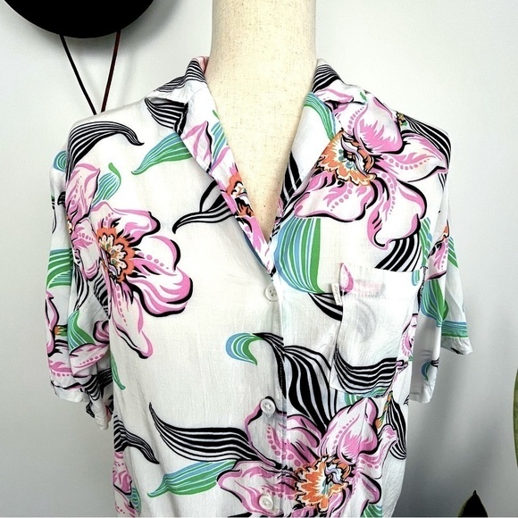 Levi Mahina Tropical Print. Short Sleeve Button Down. Pink White. XS - Picture 3 of 11